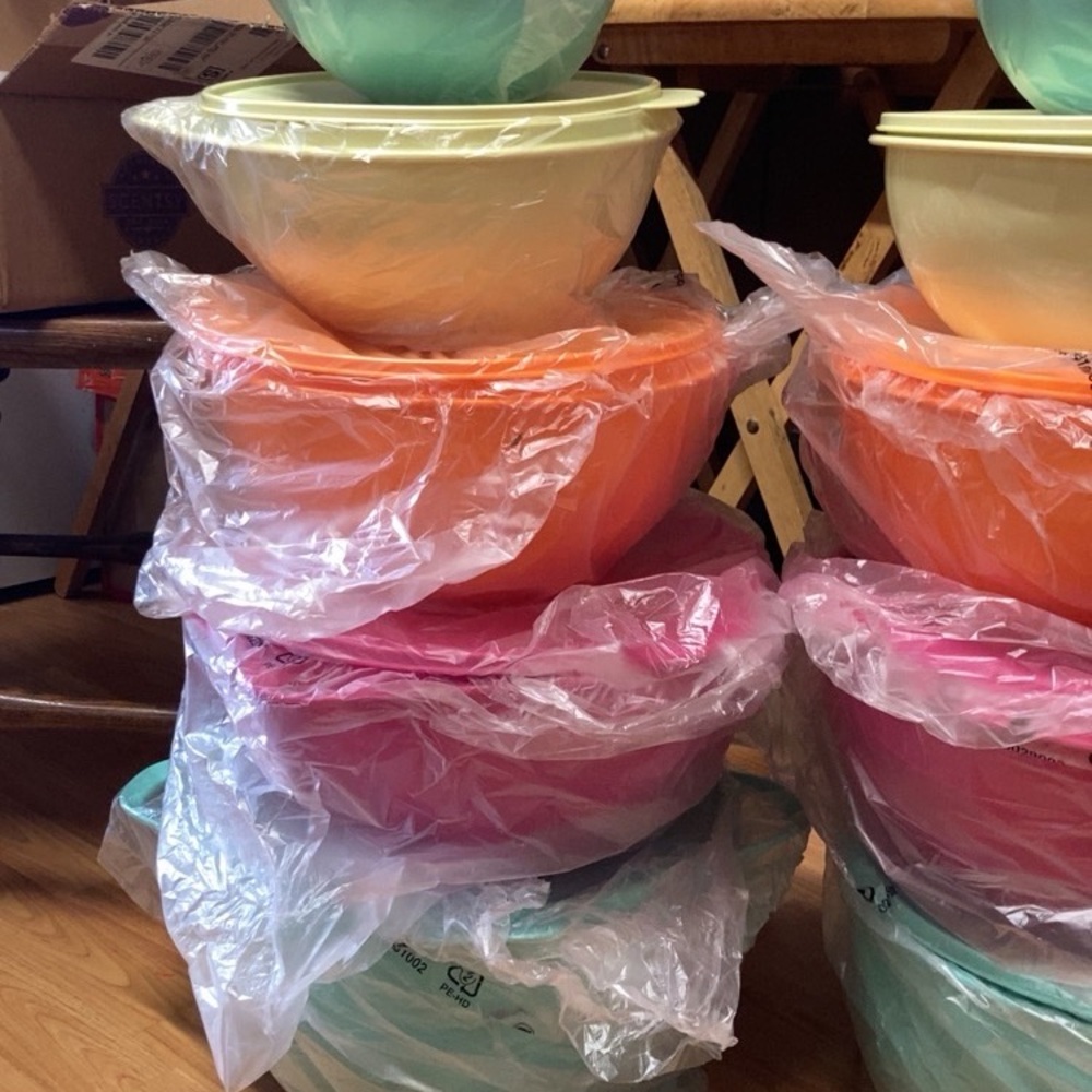 **SOLD**Colorful Mixing Bowl Set